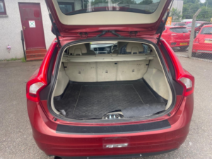 2016 Volvo V60 2.0 Se Lux D3 in Red — image 4