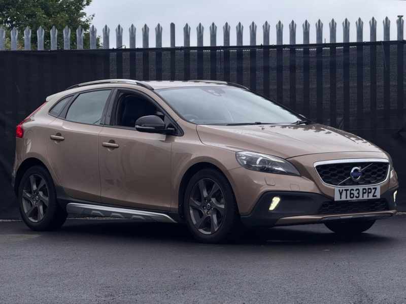 2013 Volvo V40 Cross Country 1.6 D2 Lux Euro 5 (s/s) 5dr in Bronze — image 1