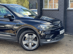 2019 Volkswagen Tiguan 2.0 Tdi Sel in Black — image 4