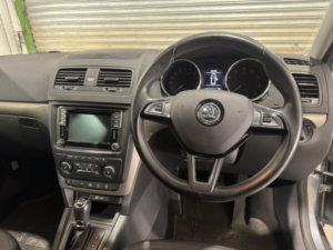 2017 Skoda Yeti 2.0 Tdi Se L Drive in Grey — image 2