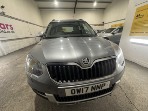 2017 Skoda Yeti 2.0 Tdi Se L Drive in Grey — image 3