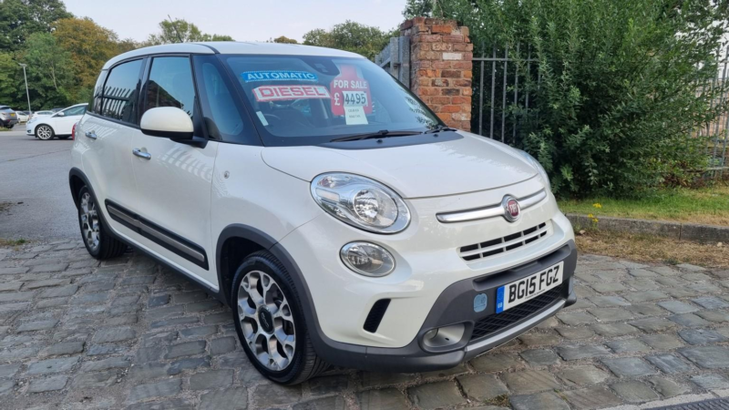 2015 Fiat 500l 1.3 500l Trekking 1.3 Multijet 85hp Mta Trekking in White — image 1