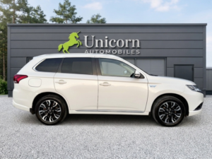 2015 Mitsubishi Outlander 2.0 H 12kwh Gx4h in White — image 2