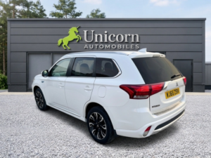 2015 Mitsubishi Outlander 2.0 H 12kwh Gx4h in White — image 5