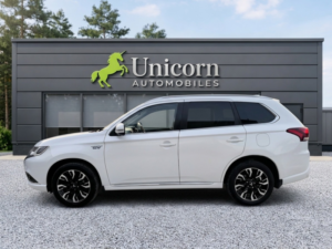 2015 Mitsubishi Outlander 2.0 H 12kwh Gx4h in White — image 6