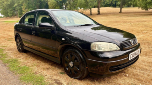 2004 Vauxhall Astra 1.6i Club 5dr (a/c) in Black — image 4