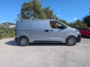 2022 Citroen Dispatch 1.5 Bluehdi 1000 Enterprise Pro M Fwd 2 Euro 6 (s/s) 6dr in Grey — image 2