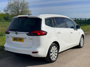 2016 Vauxhall Zafira Tourer 1.4i Turbo Energy Euro 6 5dr in Black — image 4