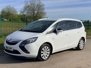 2016 Vauxhall Zafira Tourer 1.4i Turbo Energy Euro 6 5dr in Black — image 5