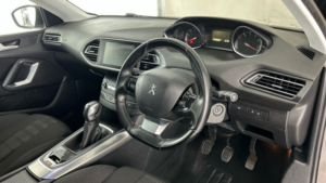 2017 Peugeot 308 1.2 Puretech Allure in Black — image 5