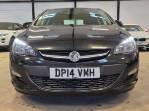 2014 Vauxhall Astra 1.4 16v Excite Euro 5 5dr in Black — image 4
