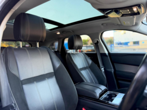 2017 Land Rover Range Rover Velar 2.0 D240 R-Dynamic Se Auto 4WD Euro 6 (s/s) 5dr in Silver — image 3