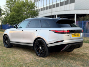2017 Land Rover Range Rover Velar 2.0 D240 R-Dynamic Se Auto 4WD Euro 6 (s/s) 5dr in Silver — image 4