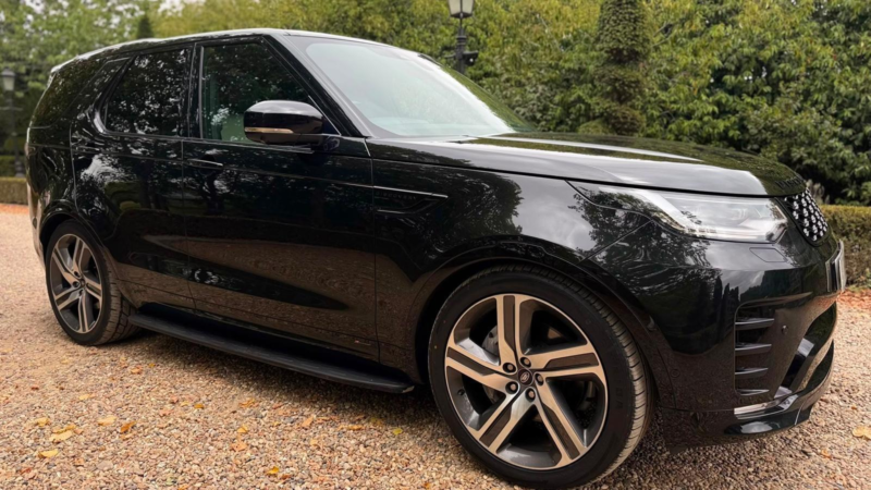 2021 Land Rover Discovery 3.0 D300 Mhev R-Dynamic Hse Auto 4WD Euro 6 (s/s) 5dr in Black — image 1