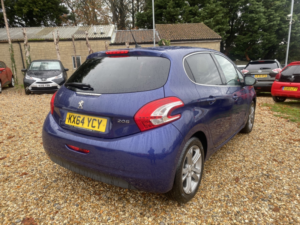 2014 Peugeot 208 1.4 Hdi Allure in Blue — image 3