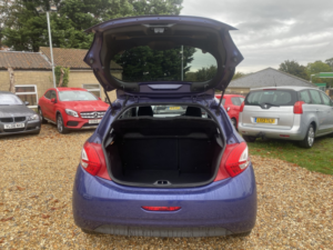 2014 Peugeot 208 1.4 Hdi Allure in Blue — image 4
