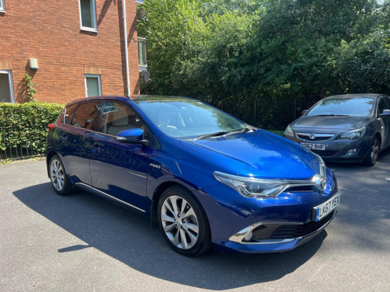2017 Toyota Auris 1.8 Vvt-H Excel CVT Euro 6 (s/s) 5dr (safety Sense) in Blue — image 1