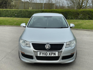 2010 Volkswagen Passat 2.0 Tdi R-Line DSG Euro 5 4dr in Silver — image 2
