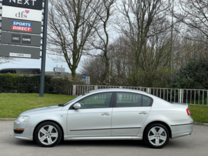 2010 Volkswagen Passat 2.0 Tdi R-Line DSG Euro 5 4dr in Silver — image 4