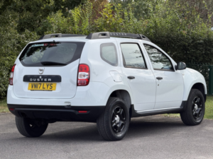 2017 Dacia Duster 1.6 Ambiance Sce 115 4x2 in White — image 4