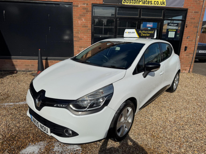 2015 Renault Clio 1.5 Dci Dynamique Medianav Euro 5 (s/s) 5dr in White — image 1