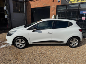 2015 Renault Clio 1.5 Dci Dynamique Medianav Euro 5 (s/s) 5dr in White — image 4