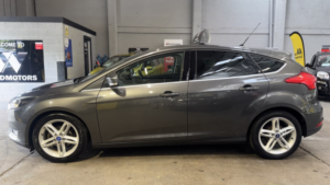 2015 Ford Focus 1.0 T Ecoboost Titanium Grey 5dr Satnav+cruise+lowtax in Grey — image 2