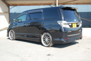 2012 Toyota Vellfire 2.4 Hybrid 7 Seats in Black — image 4