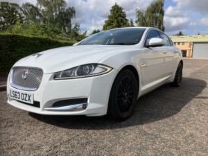 2013 Jaguar Xf 2.2d Luxury Saloon 4dr Diesel Auto Euro 5 (s/s) (163 Ps) in White — image 3