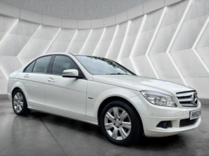 2010 Mercedes-Benz C Class 1.8 C180 Blueefficiency Executive Se Auto Euro 5 4dr in White — image 3