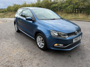 2015 Volkswagen Polo Se Tdi in Blue — image 2