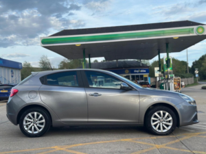 2019 Alfa Romeo Giulietta 1.4 Tb Giulietta Euro 6 (s/s) 5dr in Grey — image 2