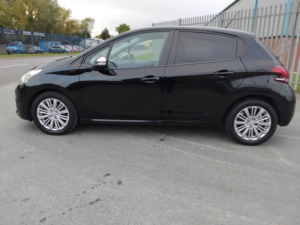 2019 Peugeot 208 1.2 Puretech Signature in Black — image 5