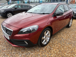 2015 Volvo V40 Cross Country 2.0 D2 Lux Auto Euro 6 (s/s) 5dr in Red — image 3