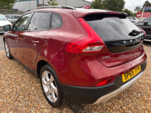 2015 Volvo V40 Cross Country 2.0 D2 Lux Auto Euro 6 (s/s) 5dr in Red — image 5