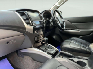 2019 Mitsubishi L200 2.4 Di-D Dc Barbarian Auto 4WD Euro 6 4dr in Black — image 6