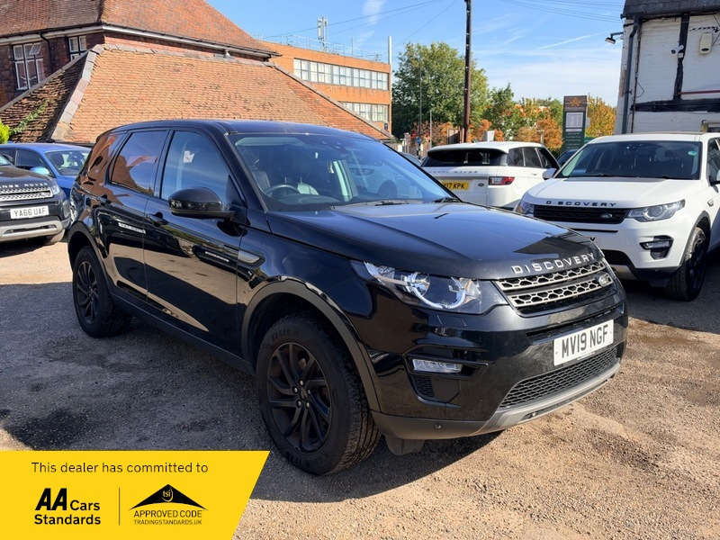 2019 Land Rover Discovery Sport Td4 Se Tech in Black — image 1