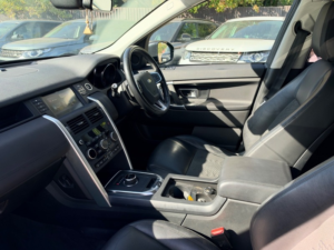 2019 Land Rover Discovery Sport Td4 Se Tech in Black — image 6