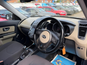 2013 Kia Soul 1.6 Crdi Shaker Euro 5 5dr in Black — image 3