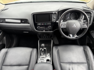 2018 Mitsubishi Outlander 2.2 Di-D 4 Auto 4WD Euro 6 5dr in White — image 2