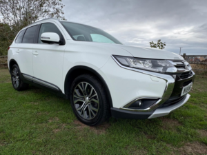 2018 Mitsubishi Outlander 2.2 Di-D 4 Auto 4WD Euro 6 5dr in White — image 3