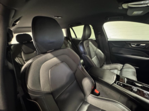 2022 Volvo V60 2.0h T6 Recharge 18.8kwh Plus Dark Auto AWD Euro 6 (s/s) 5dr in Black — image 4