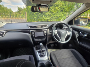 2017 Nissan Qashqai 1.2 Dig-T Acenta Xtron 2WD Euro 6 (s/s) 5dr in Red — image 2