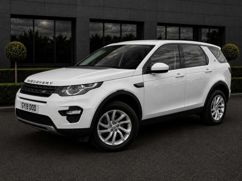 2019 Land Rover Discovery Sport 2.0 Td4 Se Tech Auto 4WD Euro 6 (s/s) 5dr in White — image 1