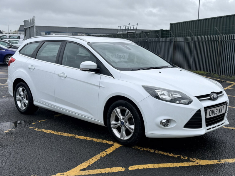 2013 Ford Focus 1.0t Ecoboost Zetec Estate 5dr Petrol Manual Euro 5 (s/s) (125 Ps) in Multicolour — image 1