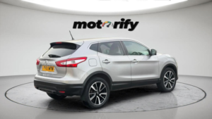 2017 Nissan Qashqai 1.5 Dci N-Connecta 2WD Euro 6 (s/s) 5dr in Silver — image 6