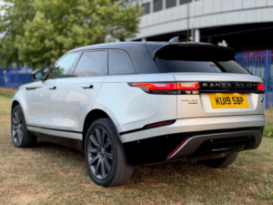 2019 Land Rover Range Rover Velar 2.0 D240 R-Dynamic Hse Auto 4WD Euro 6 (s/s) 5dr in Silver — image 4