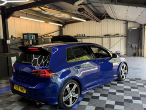 2015 Volkswagen Golf 2.0 Tsi Bluemotion Tech R in Blue — image 2