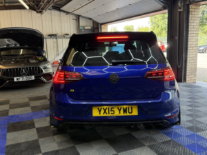2015 Volkswagen Golf 2.0 Tsi Bluemotion Tech R in Blue — image 4