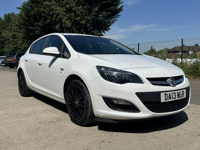 2013 Vauxhall Astra 1.4 16v Energy in White — image 1